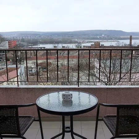 Bay Apt. - Relaxed 2-bedroom With Sea View